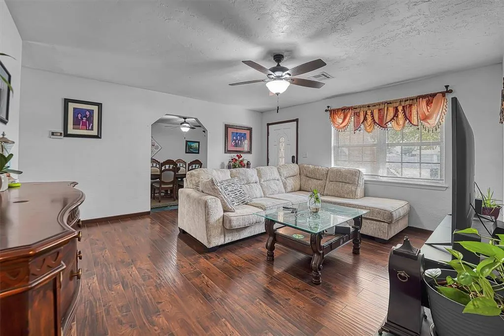 Photo 2 — 101 Maple Street, Elk City, OK 73644