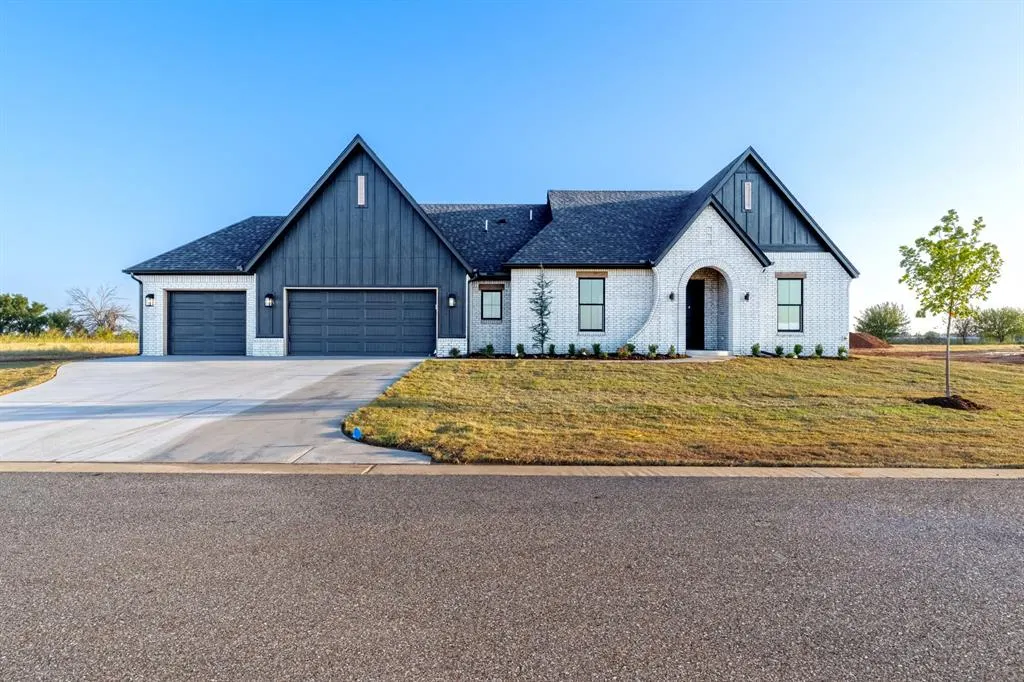 Front exterior — 19461 Cashion Lakes Drive, Cashion, OK 73016