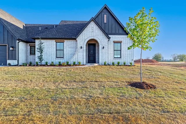Photo 2 — 19461 Cashion Lakes Drive, Cashion, OK 73016