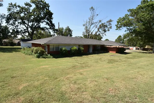 Photo 3 — 611 Morningside Drive, Seminole, OK 74868