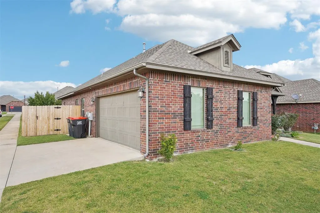 Photo 3 — 20619 Autumn Trail, Harrah, OK 73045