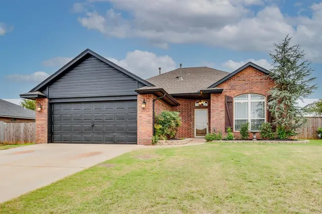 Front exterior — 1046 Phils Way, Piedmont, OK 73078