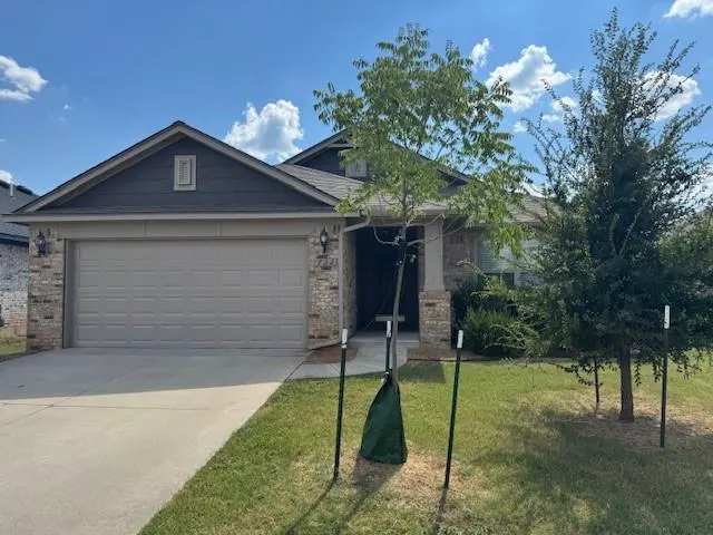 Front exterior — 722 Blue Fish Road, Norman, OK 73069