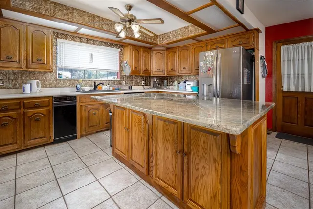 Photo 4 — 404 W Creek Street, Lindsay, OK 73052