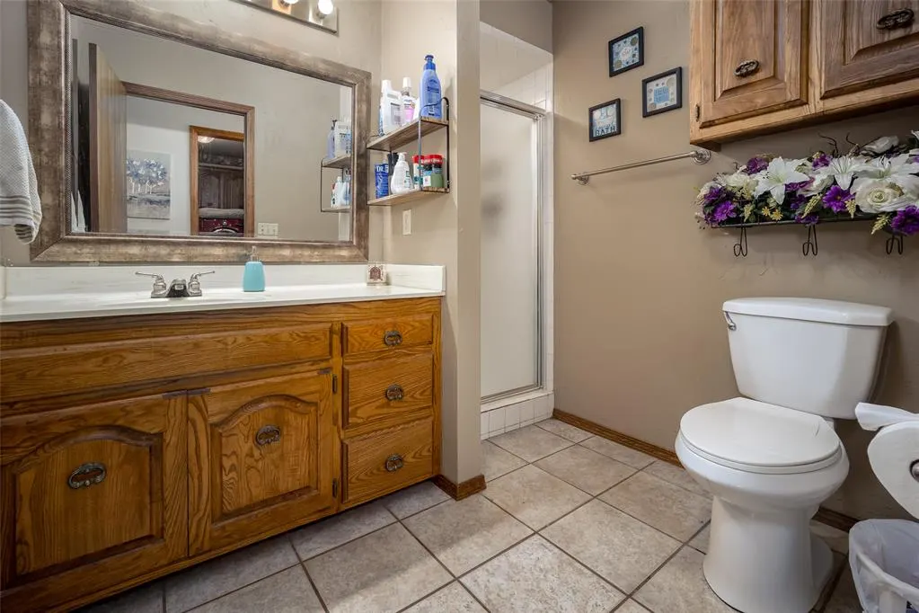 Photo 9 — 404 W Creek Street, Lindsay, OK 73052