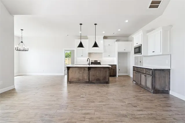 Photo 8 — 10400 SW 51st Street, Mustang, OK 73064
