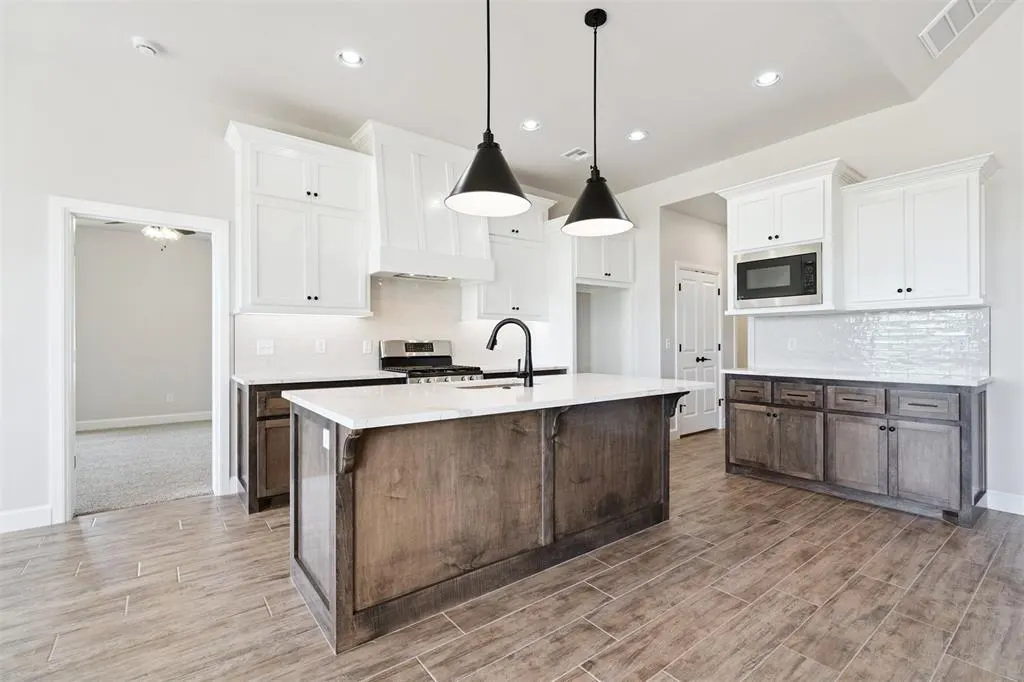 Photo 9 — 10400 SW 51st Street, Mustang, OK 73064