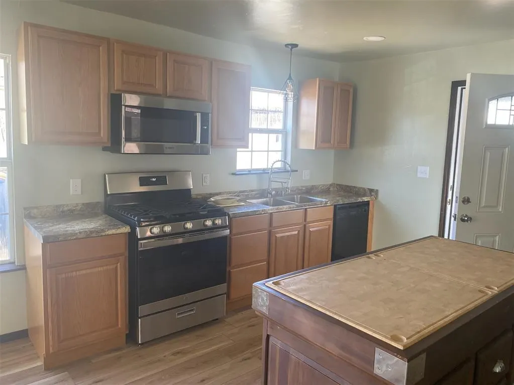 Photo 12 — 1328 E 10th Street, Shawnee, OK 74801