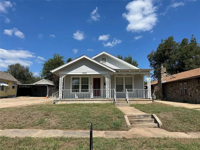 Front exterior — 1328 E 10th Street, Shawnee, OK 74801