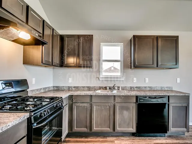 Photo 7 — 350 SW 11th Street, Newcastle, OK 73065