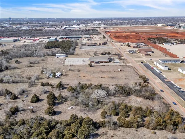 Photo 3 — 620 E Wilshire Boulevard, Oklahoma City, OK 73105