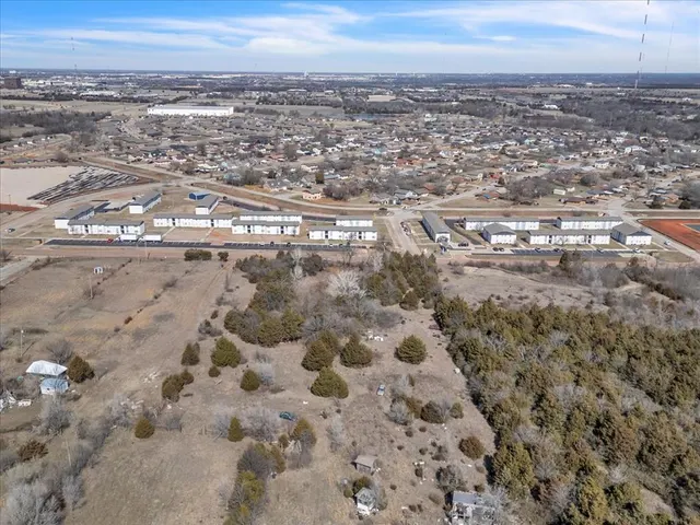 Photo 4 — 620 E Wilshire Boulevard, Oklahoma City, OK 73105