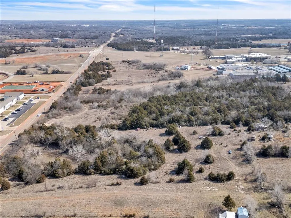 Photo 5 — 620 E Wilshire Boulevard, Oklahoma City, OK 73105