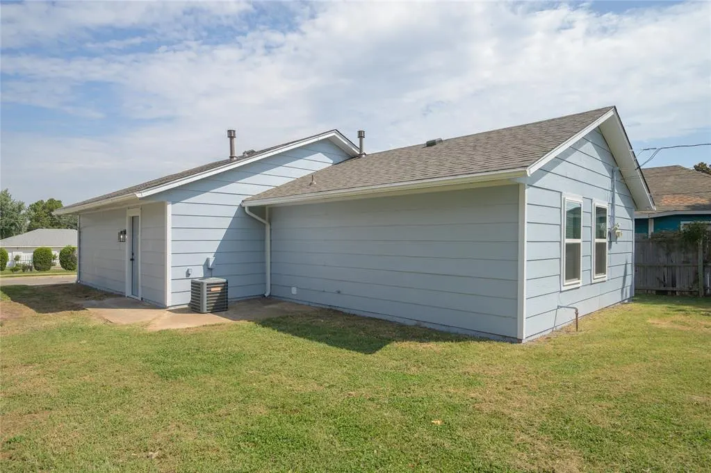 Photo 4 — 3812 SW 24th Street, Oklahoma City, OK 73108
