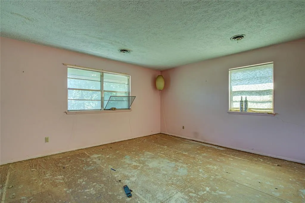 Photo 6 — 2700 N Holloway Avenue, Bethany, OK 73008