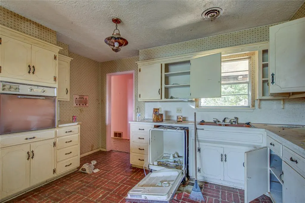 Photo 10 — 2700 N Holloway Avenue, Bethany, OK 73008
