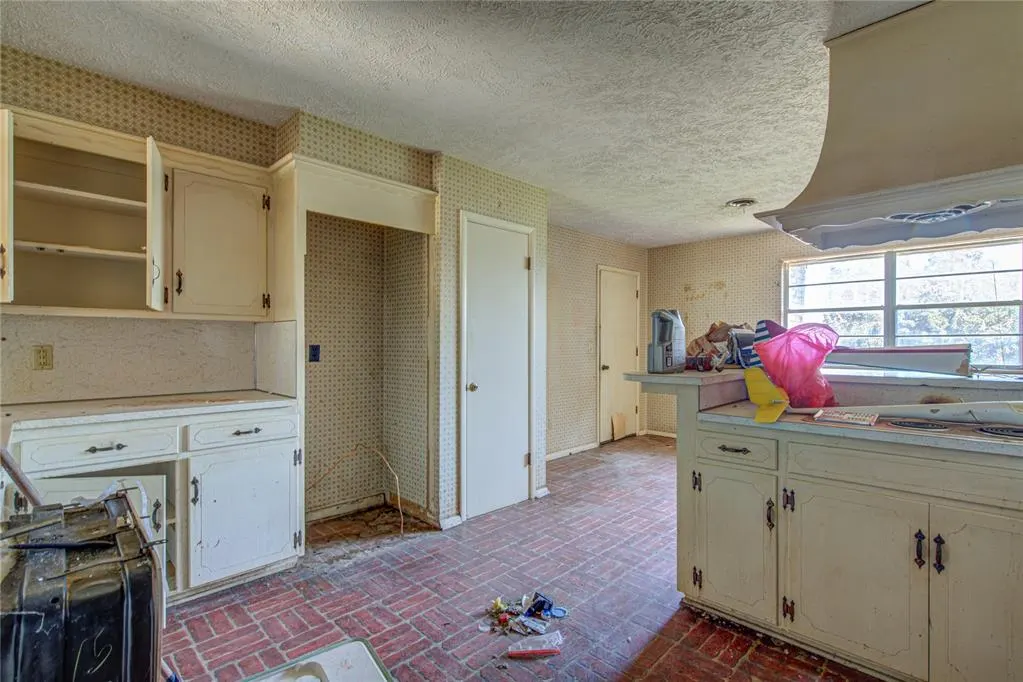 Photo 11 — 2700 N Holloway Avenue, Bethany, OK 73008