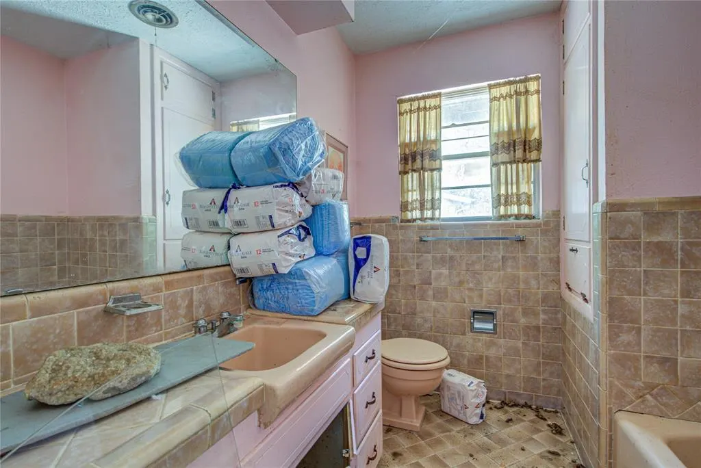 Photo 14 — 2700 N Holloway Avenue, Bethany, OK 73008