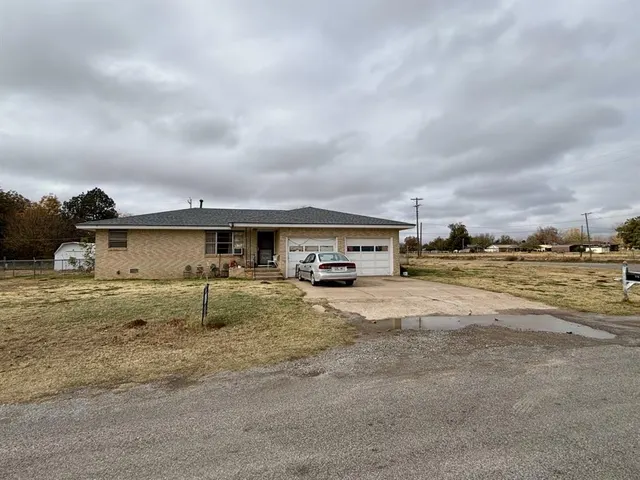 Photo 3 — 101 Claude Street, Dill City, OK 73641