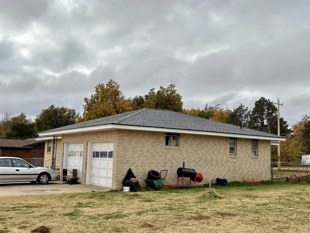 Photo 4 — 101 Claude Street, Dill City, OK 73641