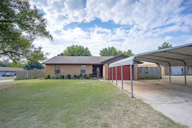Front exterior — 290 Hickory Stick Lane, Harrah, OK 73045