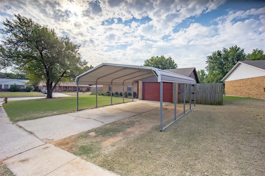 Photo 3 — 290 Hickory Stick Lane, Harrah, OK 73045