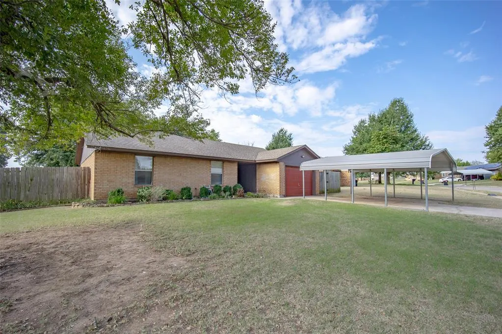 Photo 4 — 290 Hickory Stick Lane, Harrah, OK 73045