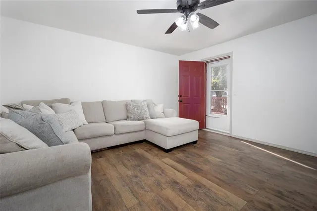 Photo 6 — 290 Hickory Stick Lane, Harrah, OK 73045