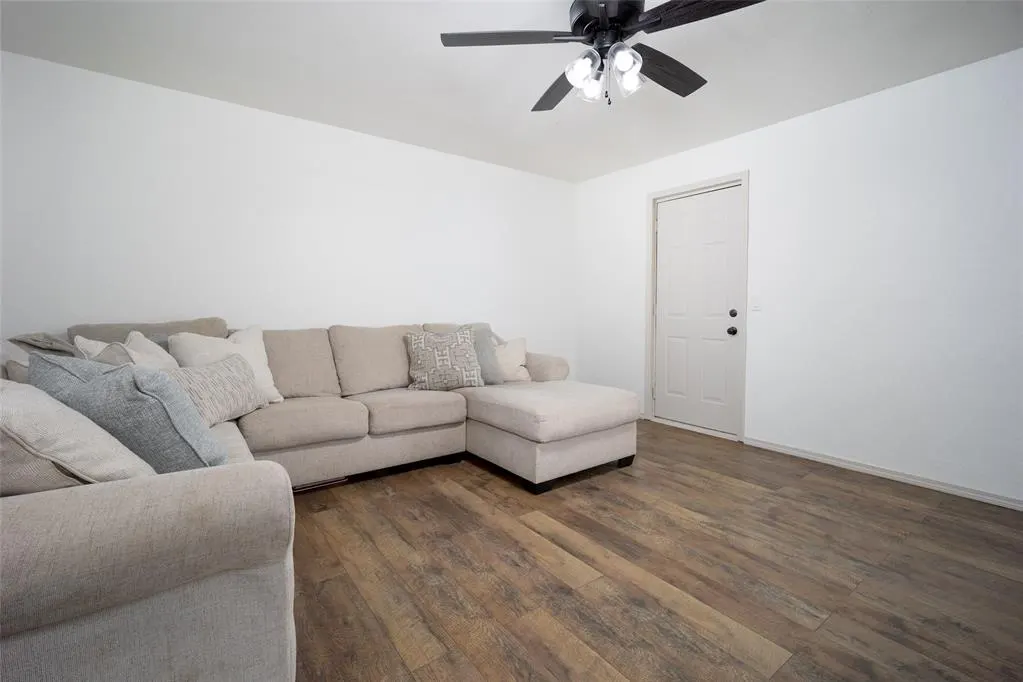 Photo 7 — 290 Hickory Stick Lane, Harrah, OK 73045