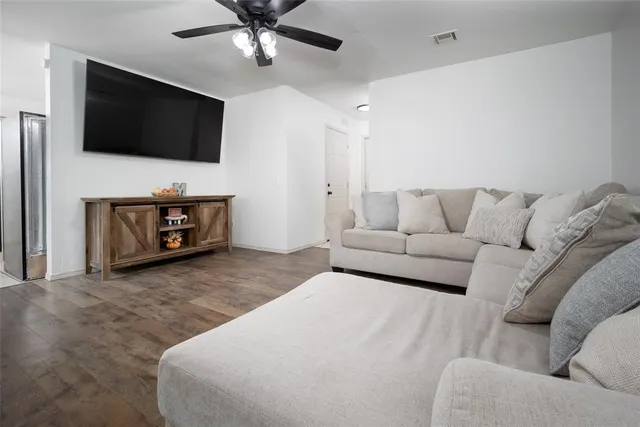 Photo 8 — 290 Hickory Stick Lane, Harrah, OK 73045
