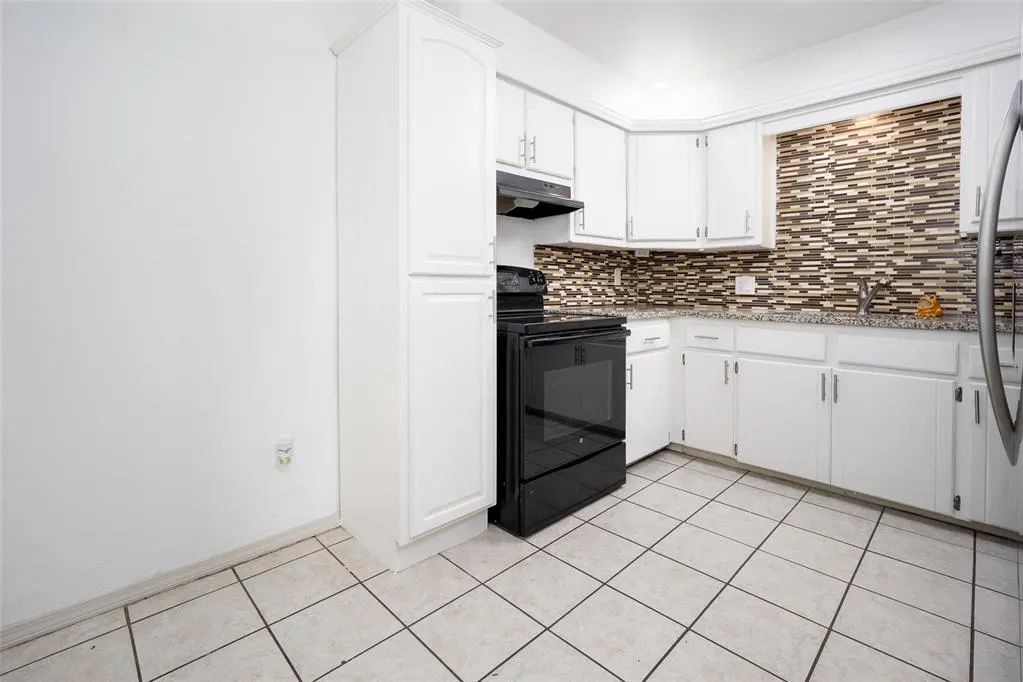 Photo 9 — 290 Hickory Stick Lane, Harrah, OK 73045