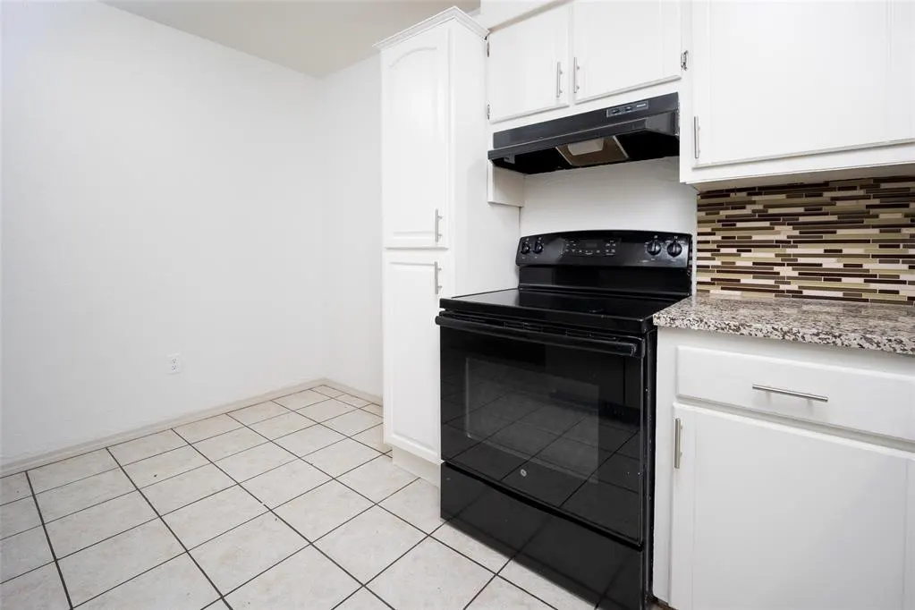 Photo 11 — 290 Hickory Stick Lane, Harrah, OK 73045