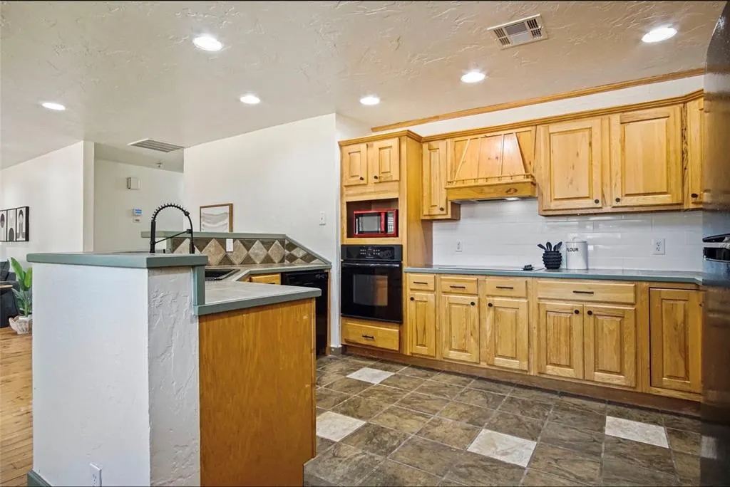 Photo 10 — 515 N Buchanan Street, Crescent, OK 73028