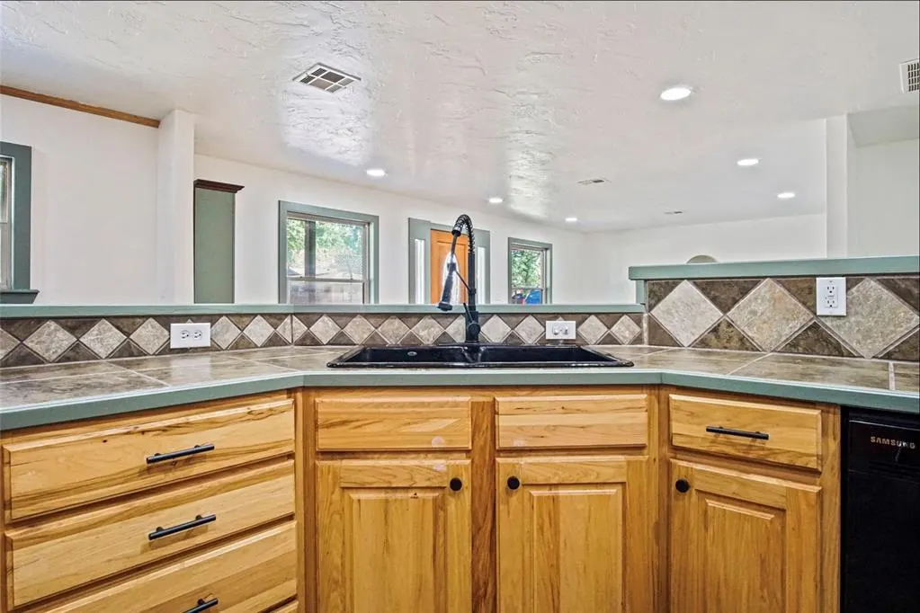 Photo 12 — 515 N Buchanan Street, Crescent, OK 73028