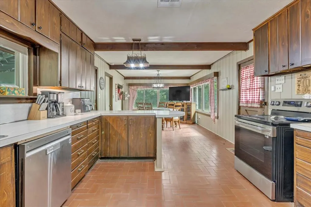 Photo 3 — 703 Lombardy Road, Guthrie, OK 73044