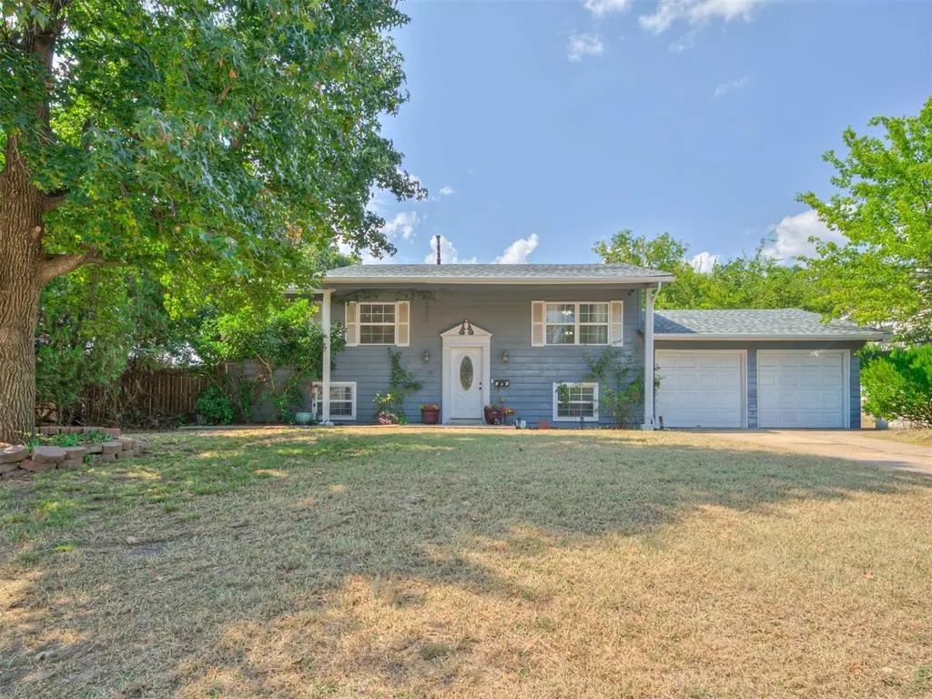 Front exterior — 306 Royal Oak Drive, Norman, OK 73069