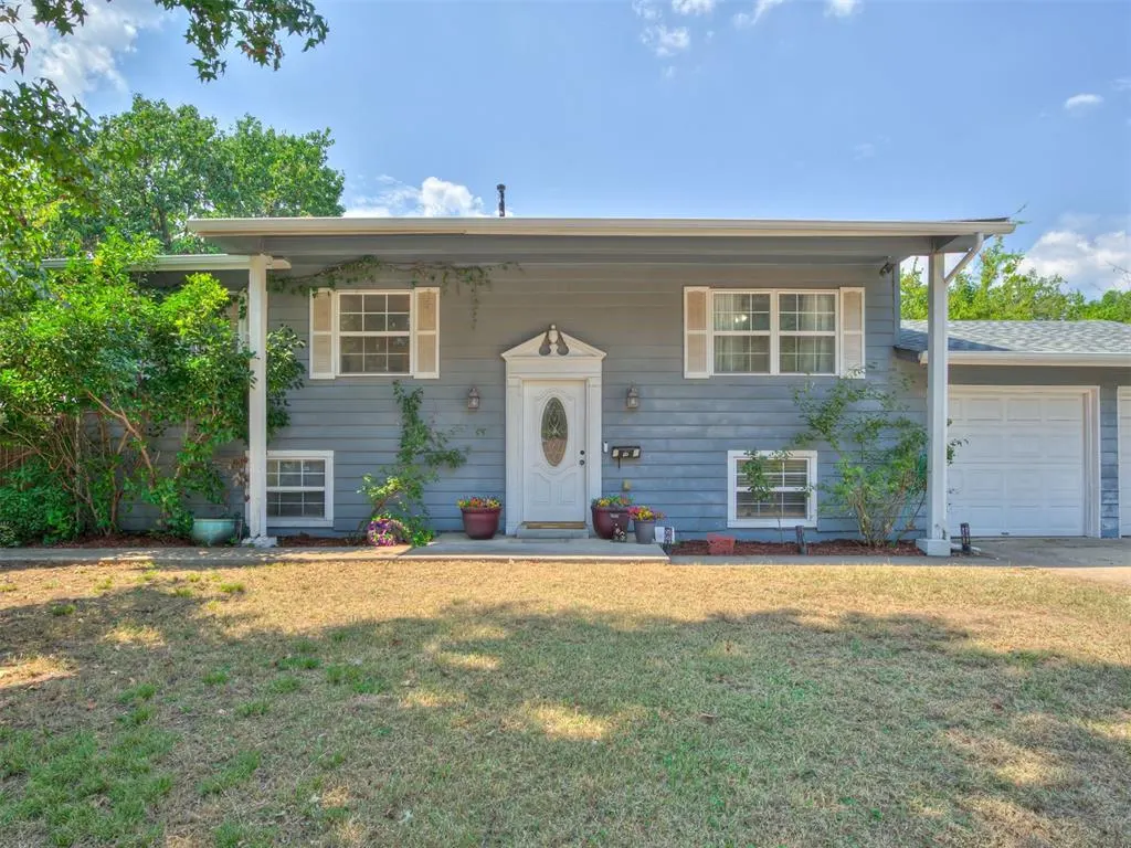 Photo 2 — 306 Royal Oak Drive, Norman, OK 73069