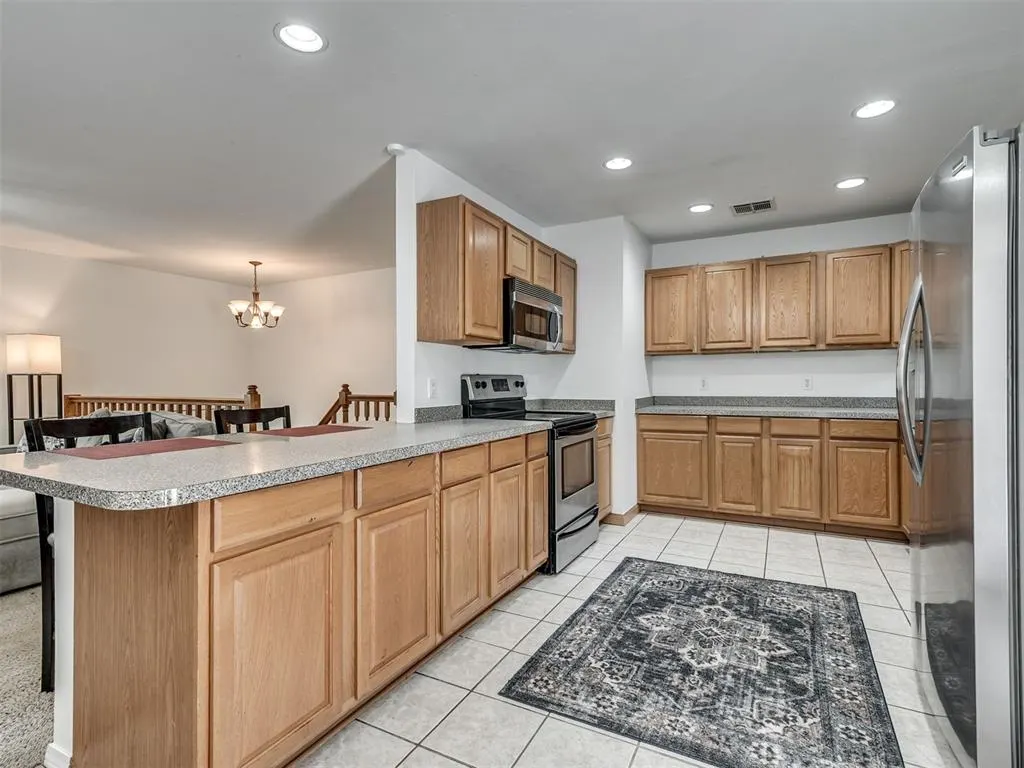Photo 6 — 306 Royal Oak Drive, Norman, OK 73069