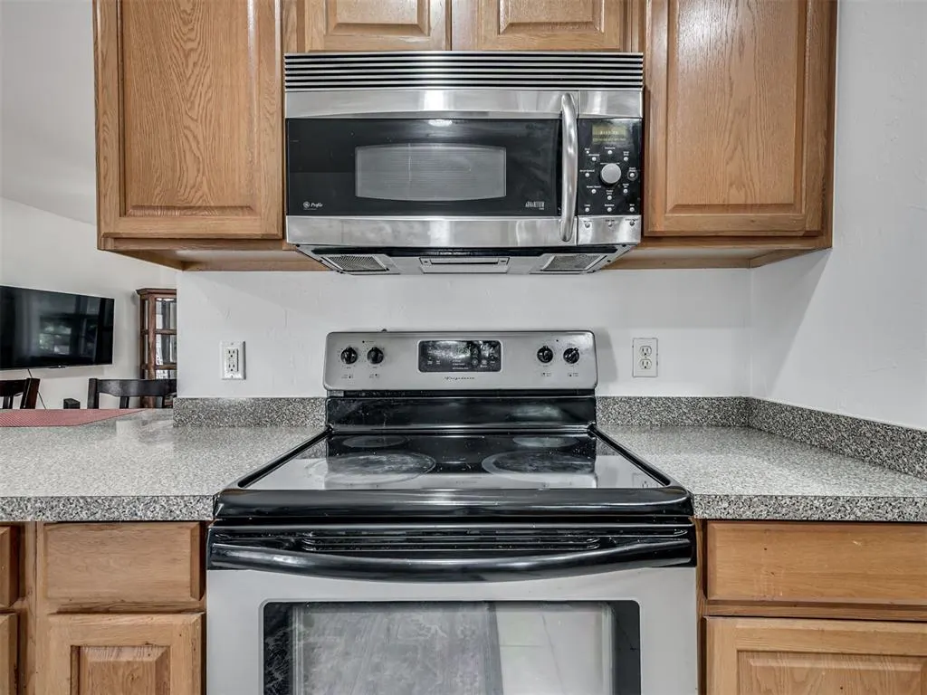 Photo 8 — 306 Royal Oak Drive, Norman, OK 73069