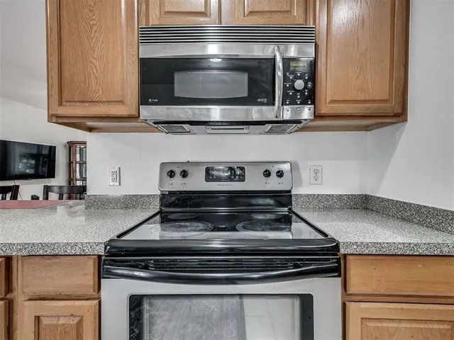 Photo 8 — 306 Royal Oak Drive, Norman, OK 73069