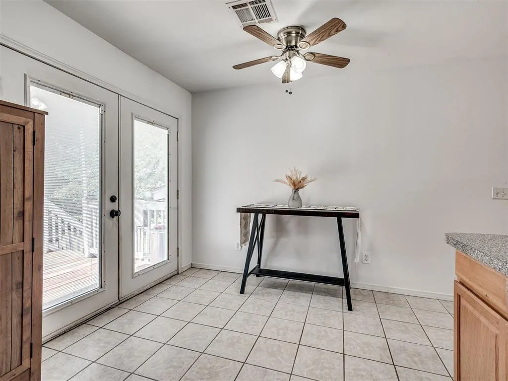 Photo 9 — 306 Royal Oak Drive, Norman, OK 73069