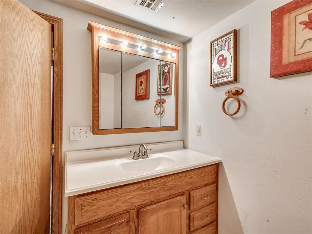Photo 23 — 306 Royal Oak Drive, Norman, OK 73069