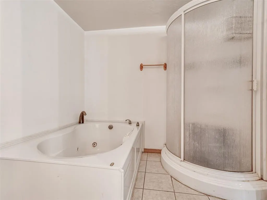 Photo 24 — 306 Royal Oak Drive, Norman, OK 73069