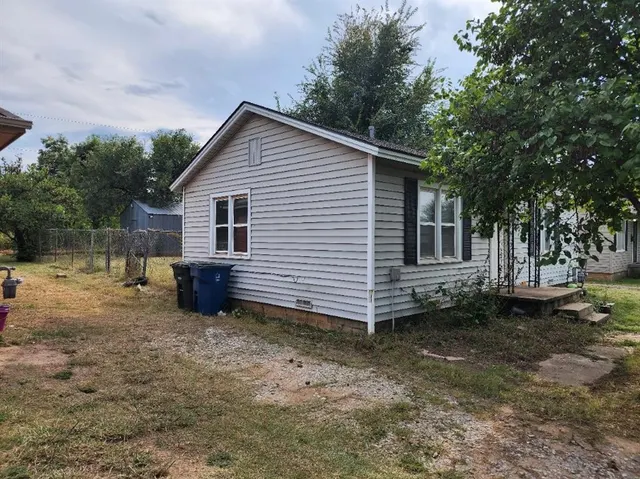 Photo 3 — 116 W Clegern Avenue, Edmond, OK 73003