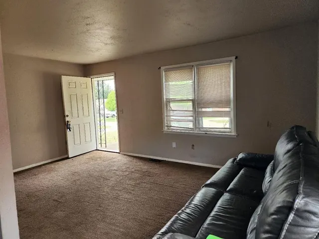 Photo 5 — 116 W Clegern Avenue, Edmond, OK 73003