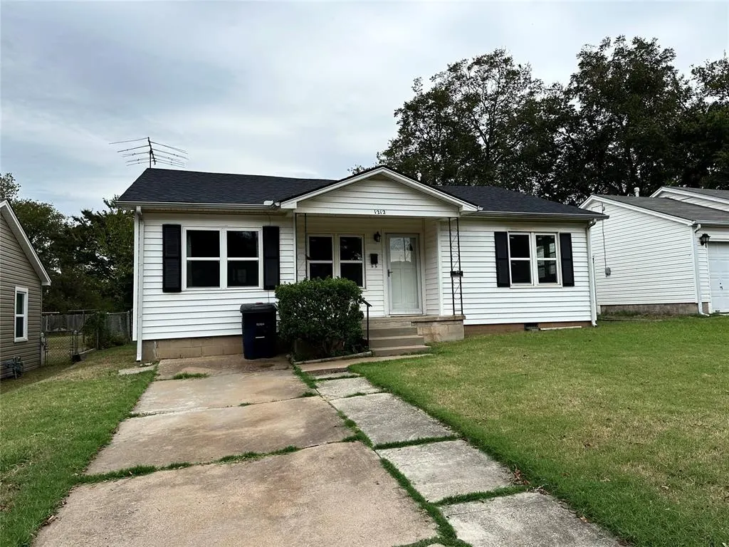 Photo 22 — 1212 E 11th Street, Shawnee, OK 74801