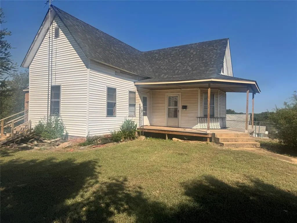 Front exterior — 407 Manvel Avenue, Chandler, OK 74834