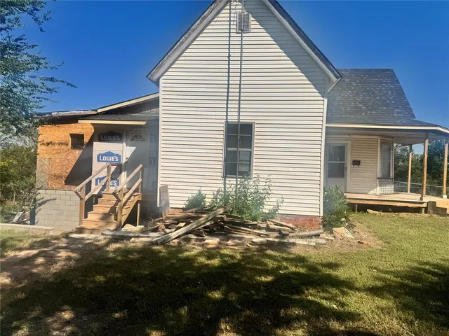 Photo 3 — 407 Manvel Avenue, Chandler, OK 74834