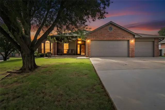 Front exterior — 1102 Parkview Circle, Purcell, OK 73080