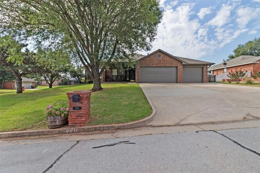 Photo 2 — 1102 Parkview Circle, Purcell, OK 73080